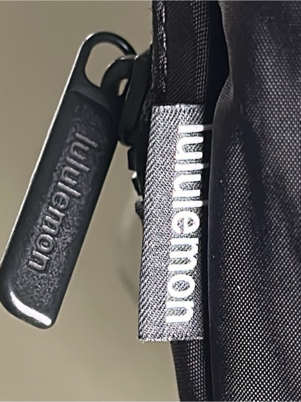 🆕 LULULEMON X DISNEY Everywhere Belt Bag 1L Mickey in Motion Graphic Black NWT - Picture 11 of 17
